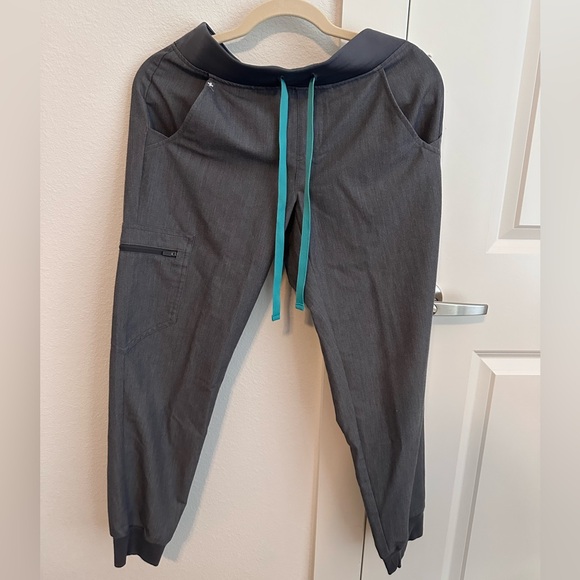 Figs Graphite/Grey Scrub Set - Picture 2 of 4